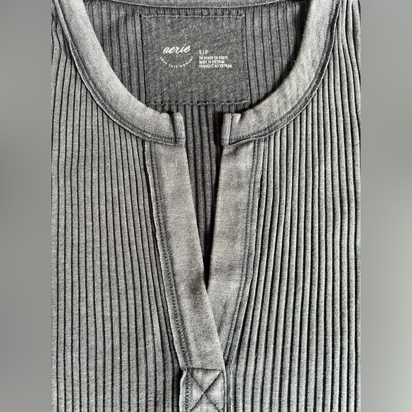 Aerie Fireside Long Sleeve Henley Ribbed T-Shirt in Smoked Gray. Size S - Picture 5 of 10